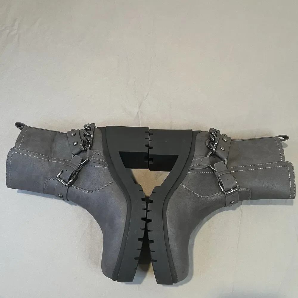 Nine West Womens Quinda Size 7.5M Gray Ankle Boots Buckle Chain Block Heel Motto